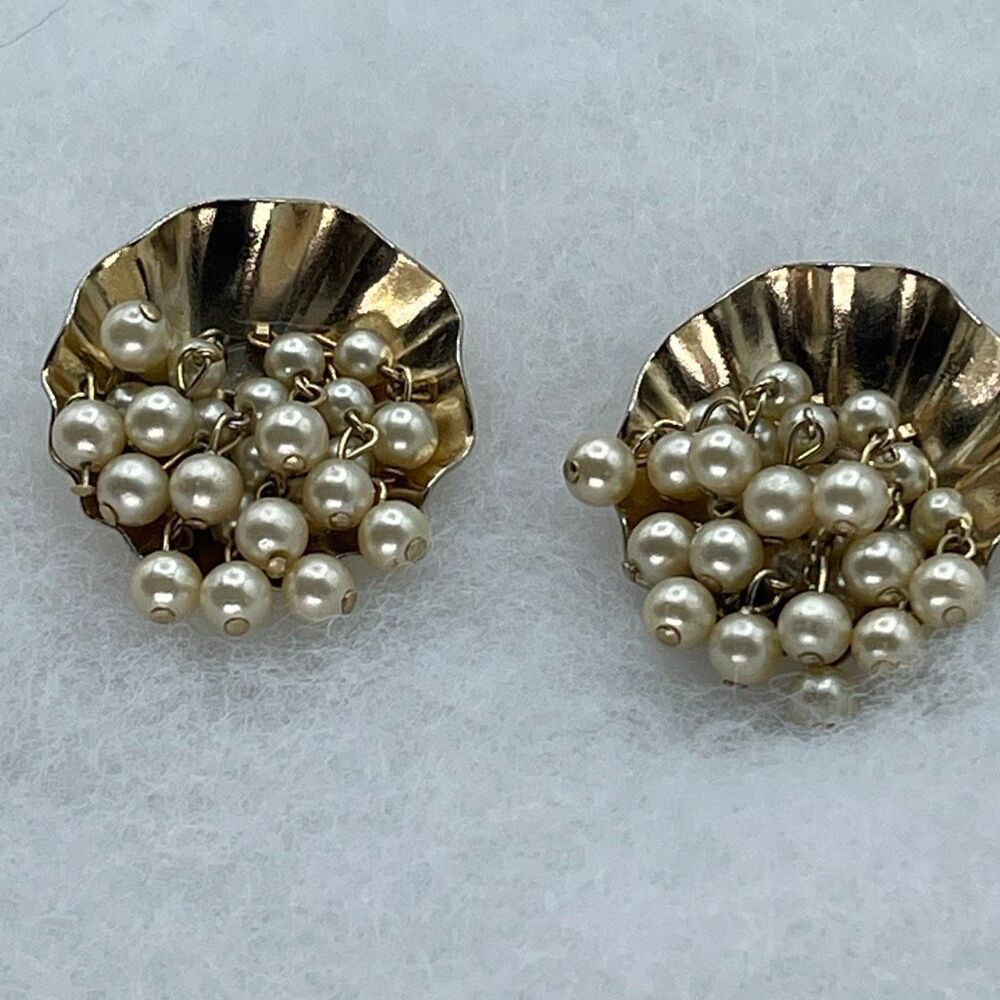 Vintage Midcentury clamshell with dangle cluster pearls clip earrings